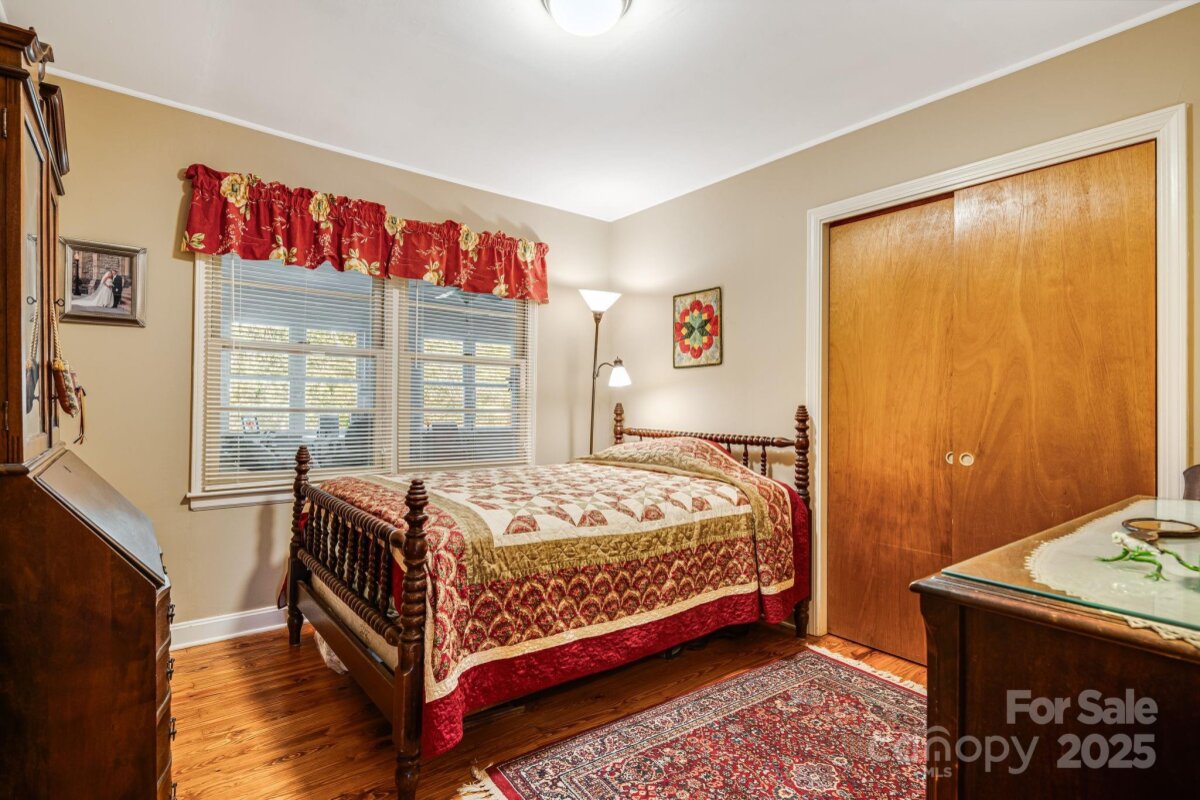 Flat Rock 18 4301582r