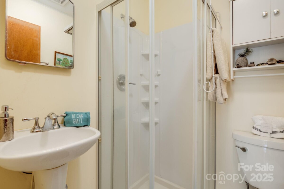 Flat Rock 22 4301582v