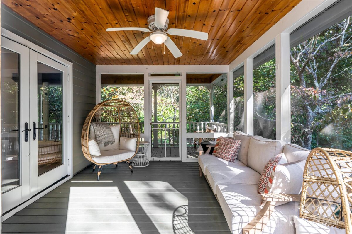 Weaverville 16 4301928p