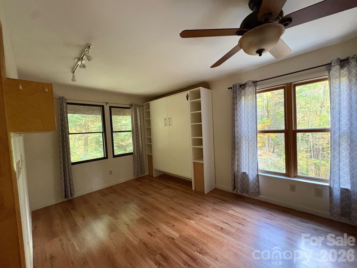 Leicester 16 4302642p