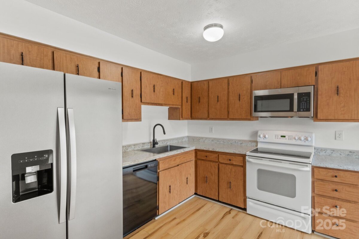 Avery Creek 9 4302662i