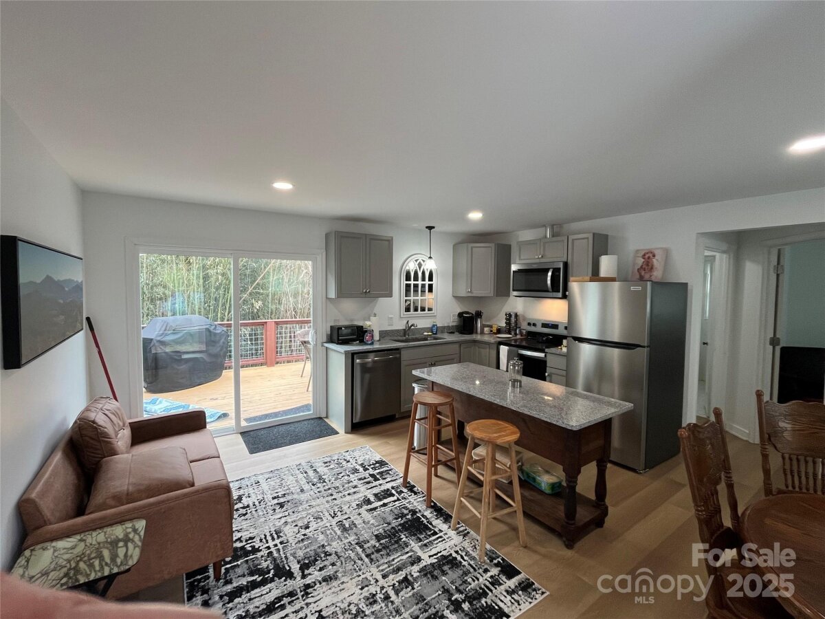 Weaverville 22 4302920v