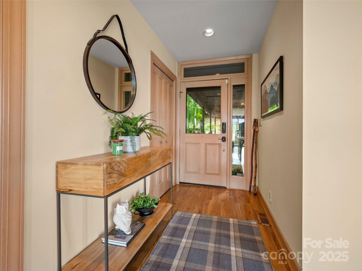 Hendersonville 4 4304370d