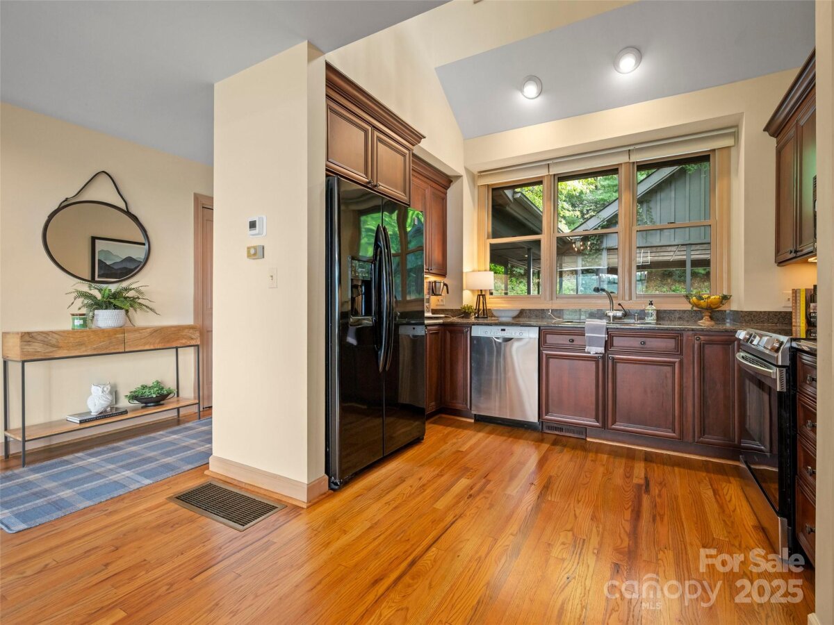 Hendersonville 7 4304370g