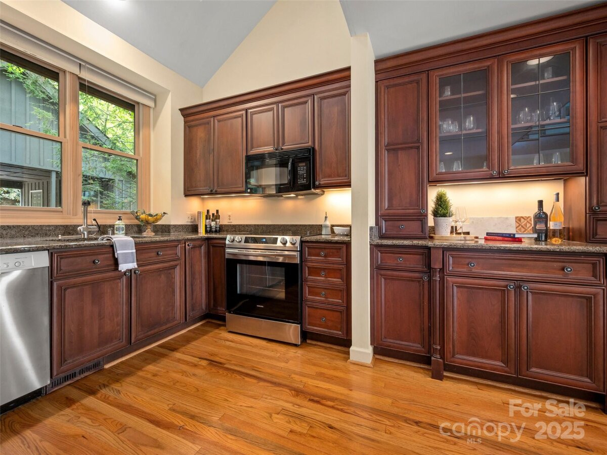 Hendersonville 8 4304370h