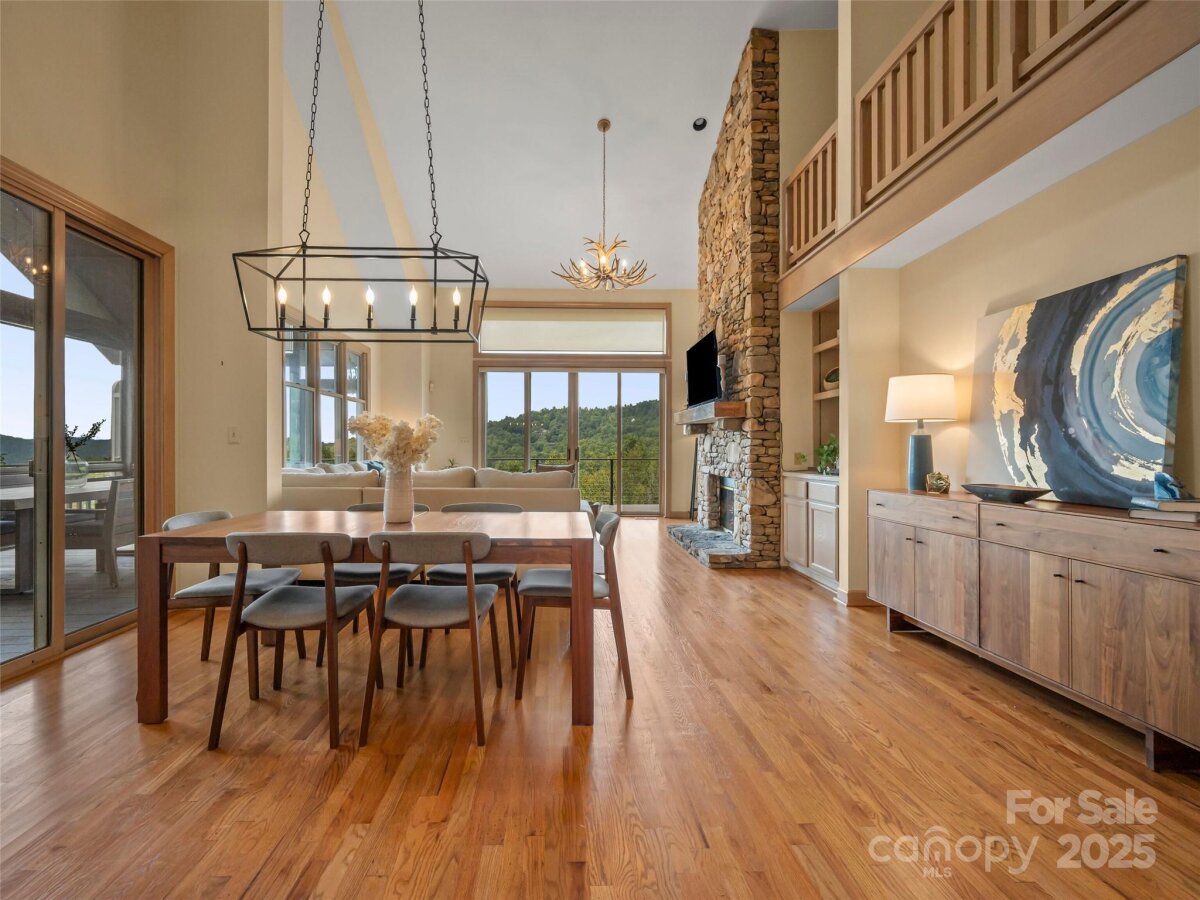 Hendersonville 9 4304370i