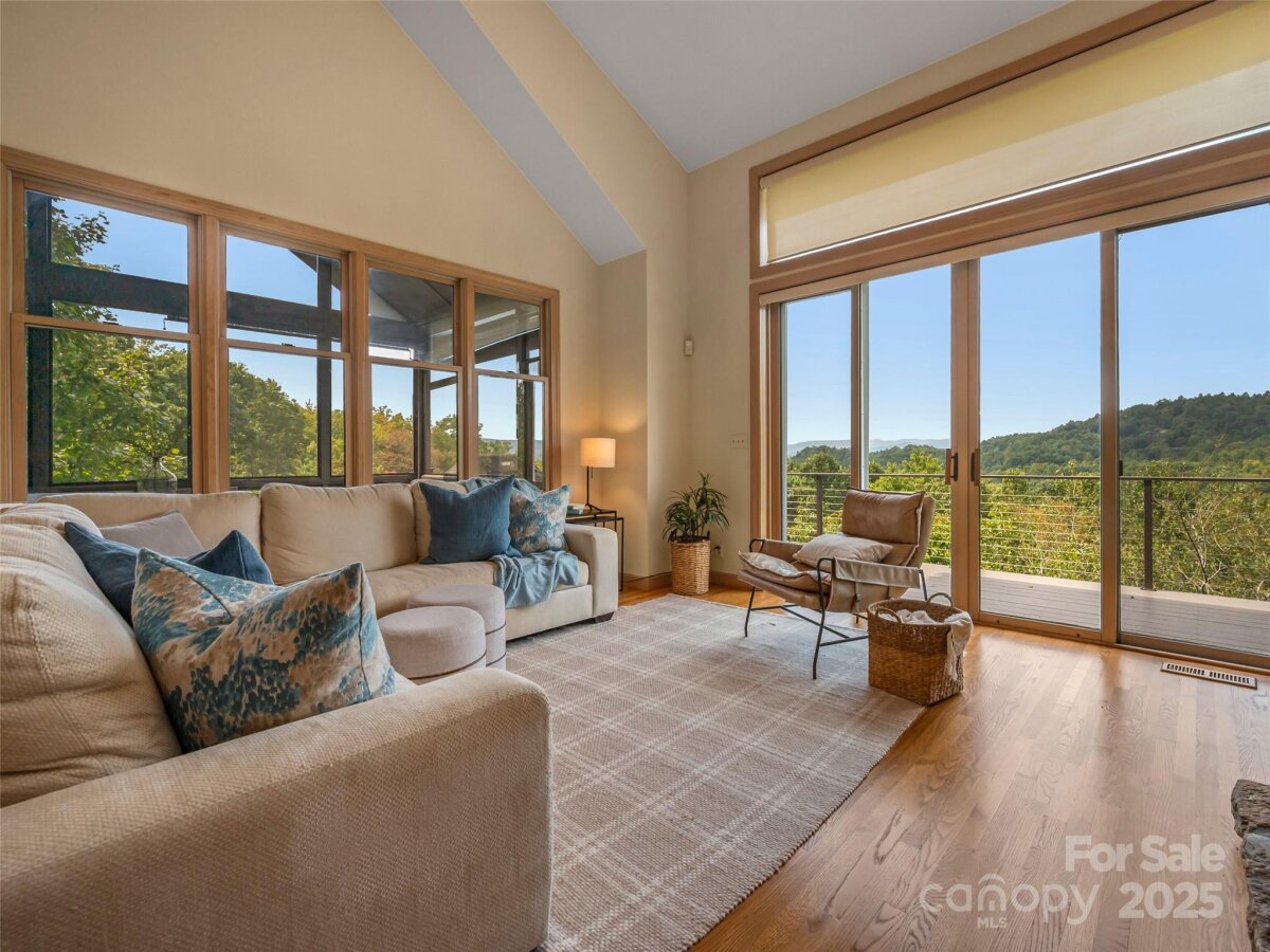 Hendersonville 11 4304370k