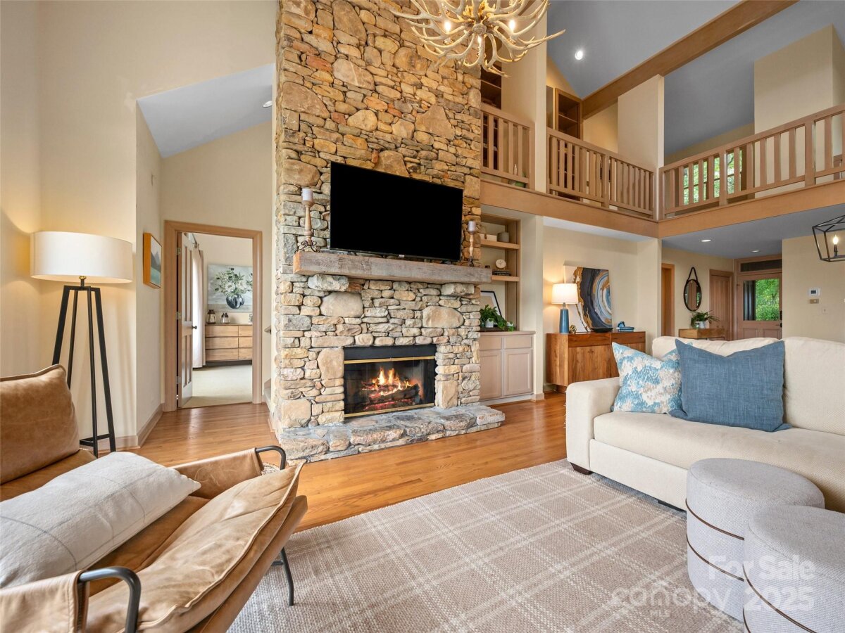 Hendersonville 12 4304370l