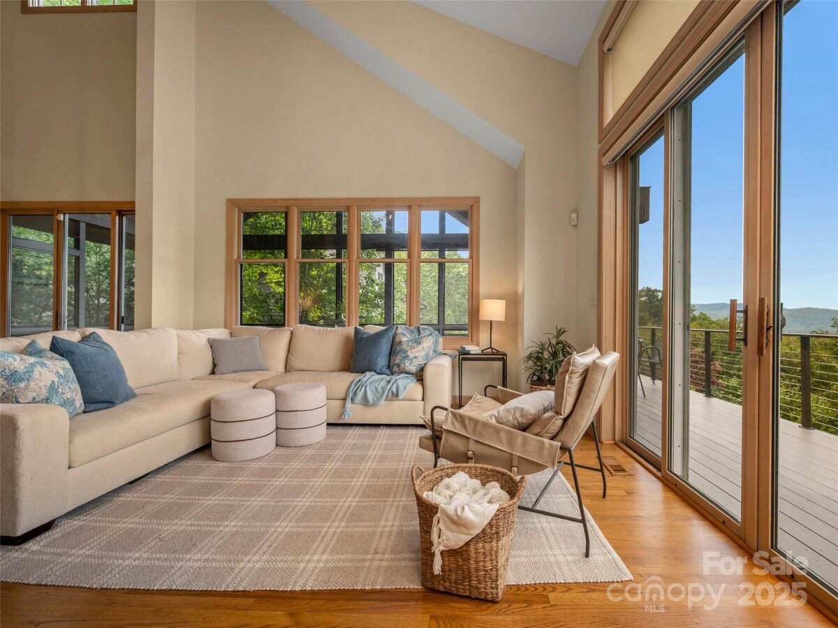 Hendersonville 13 4304370m