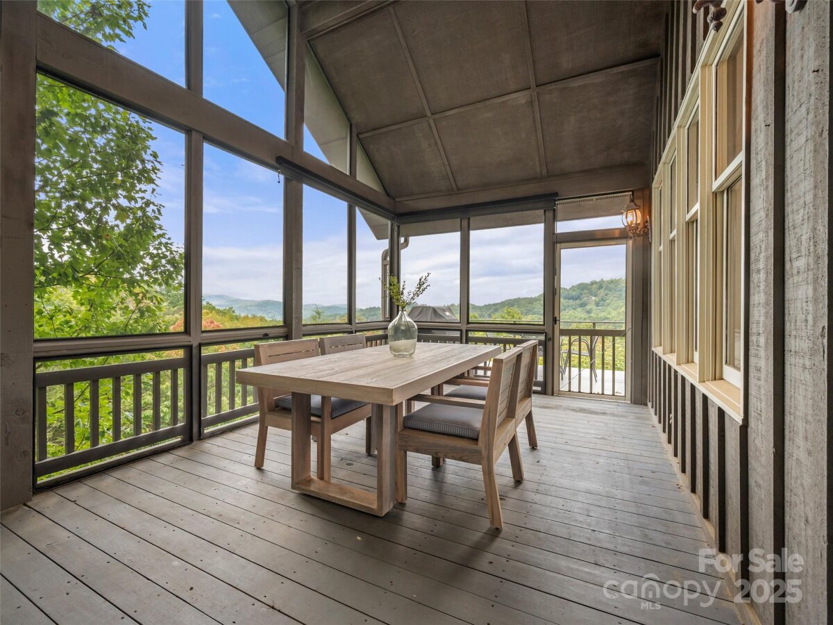 Hendersonville 14 4304370n