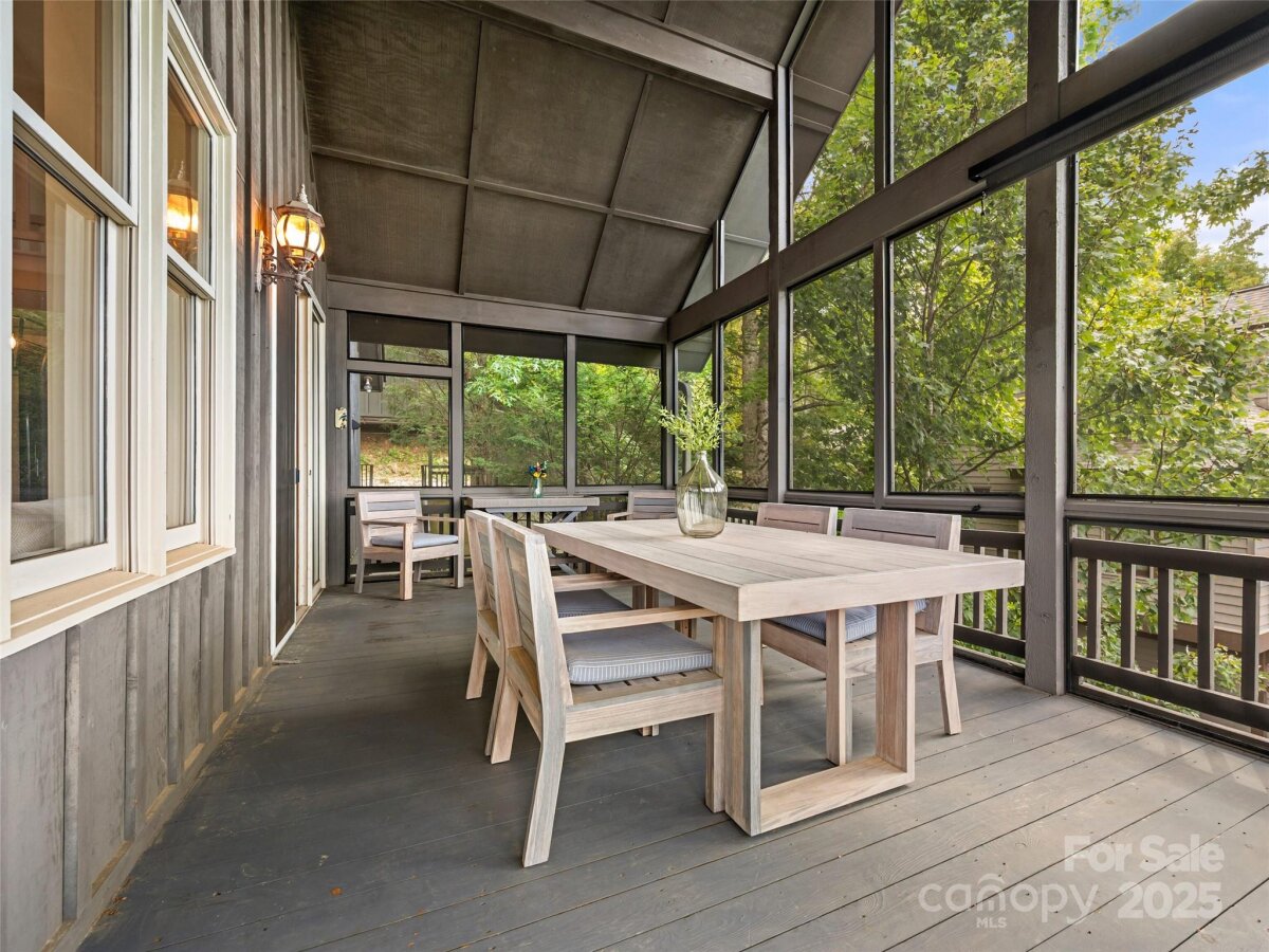 Hendersonville 15 4304370o