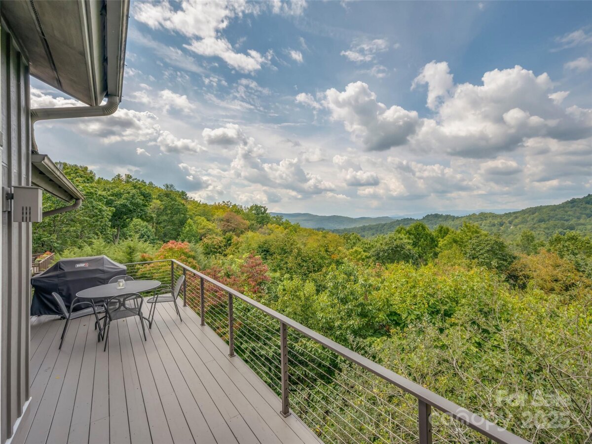 Hendersonville 17 4304370q