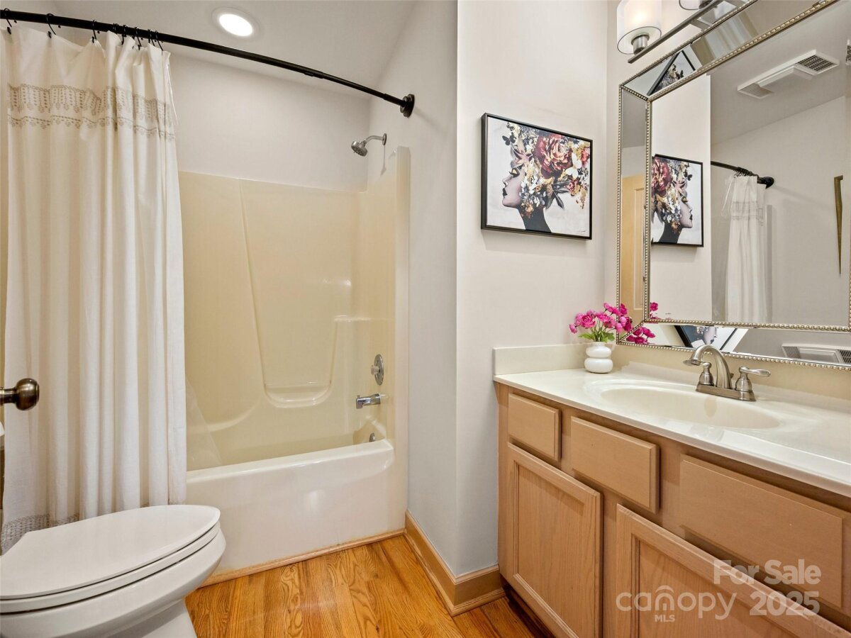 Hendersonville 19 4304370s