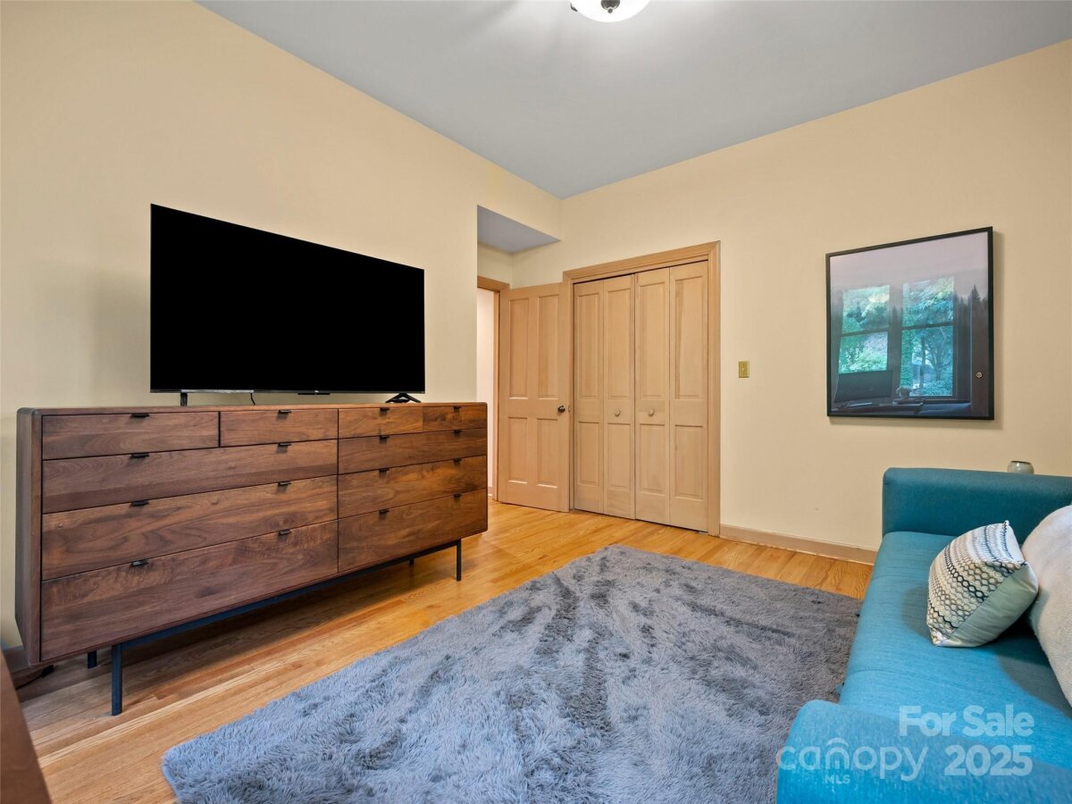 Hendersonville 21 4304370u