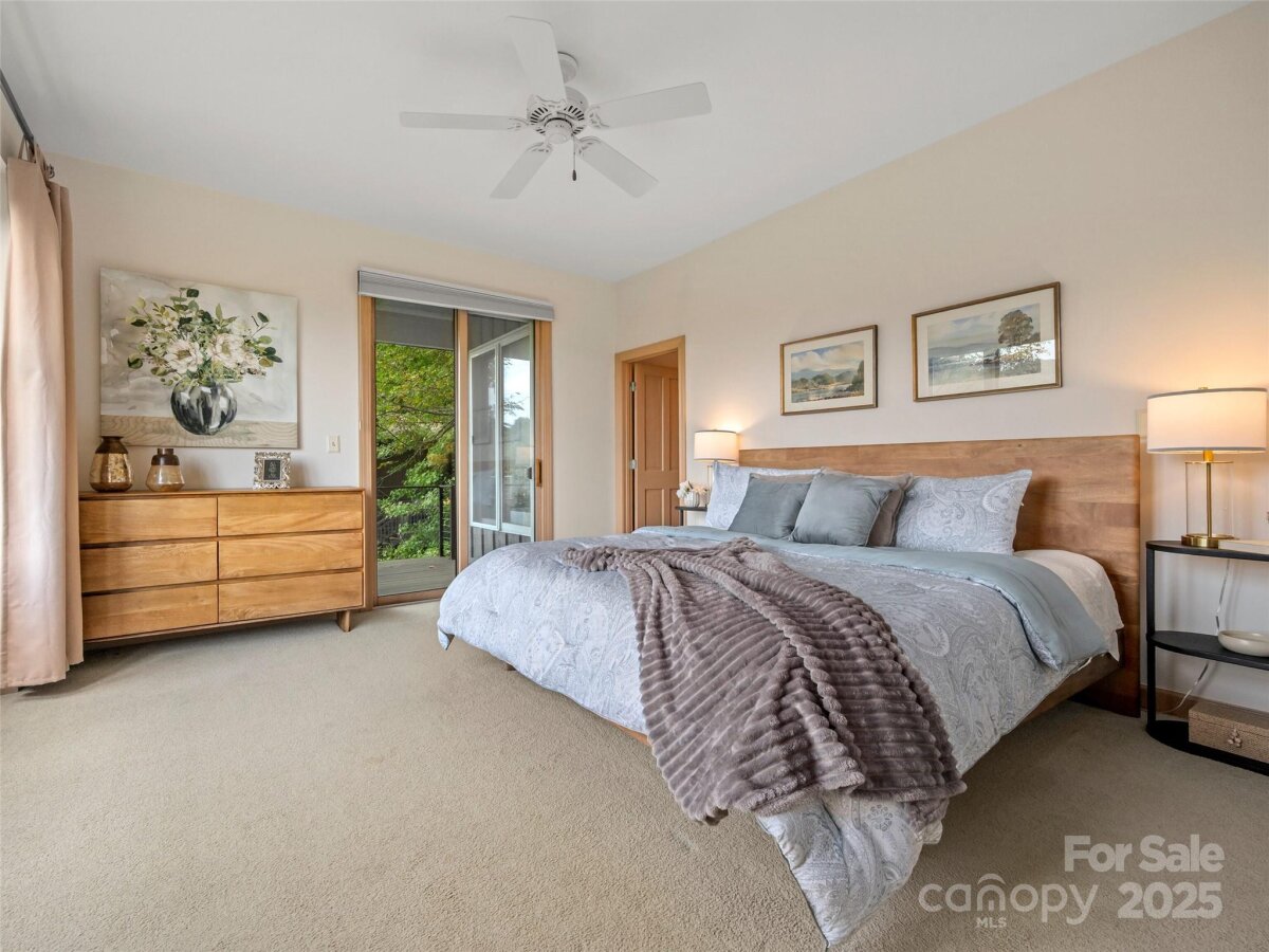 Hendersonville 22 4304370v