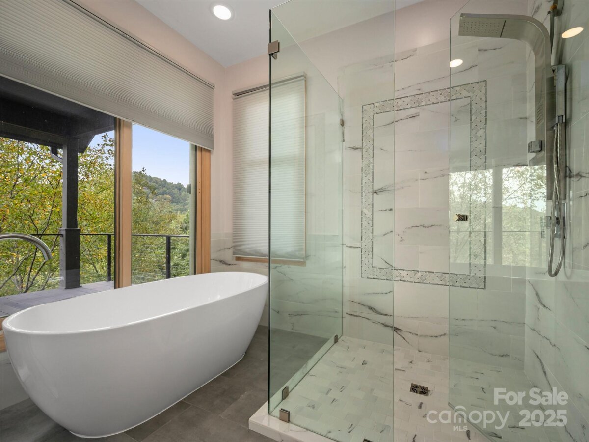 Hendersonville 25 4304370y