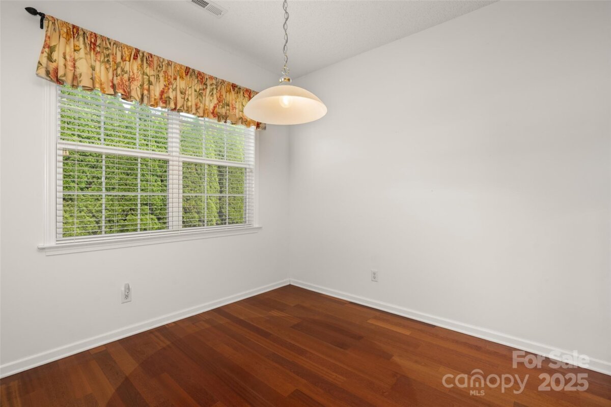 Avery Creek 11 4305372k