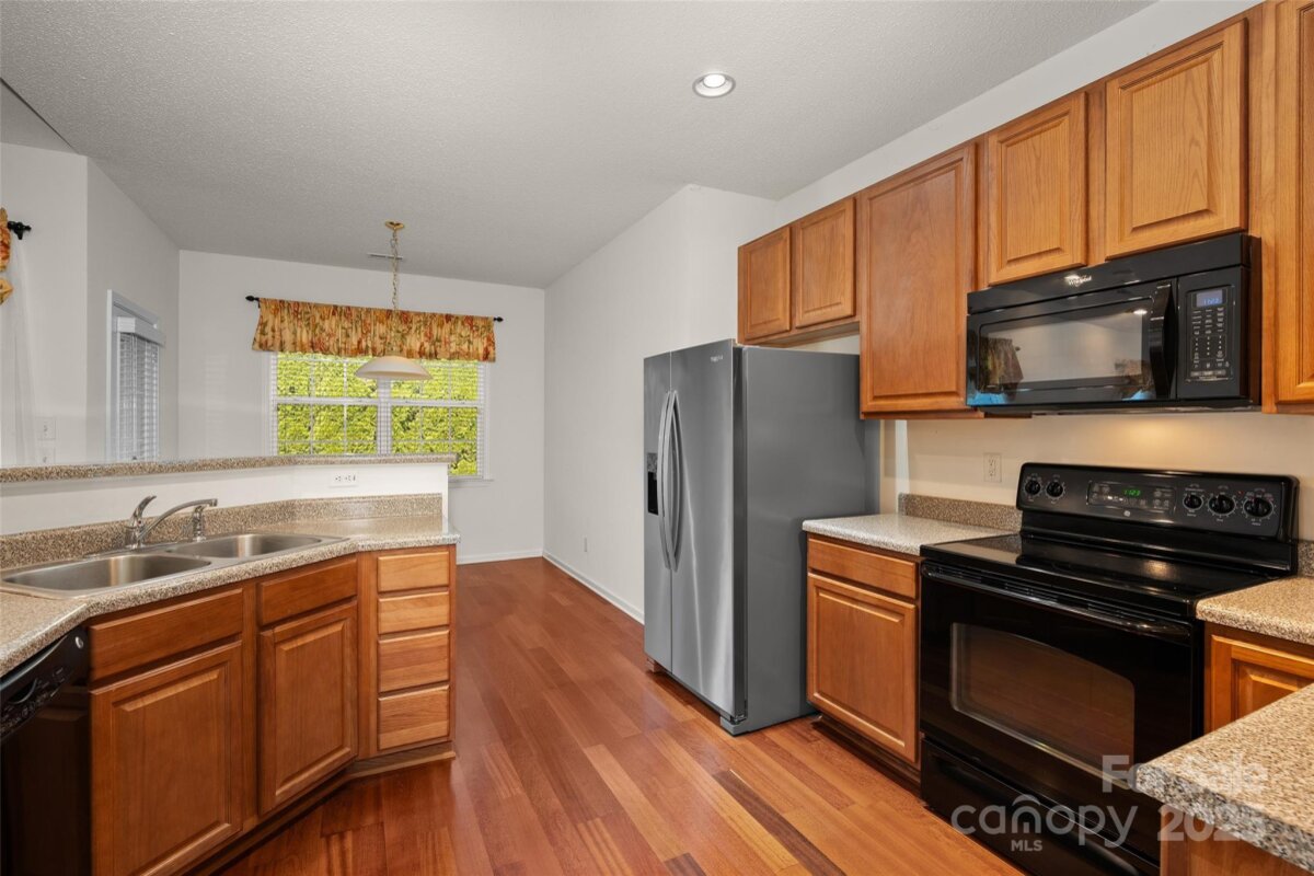 Avery Creek 13 4305372m