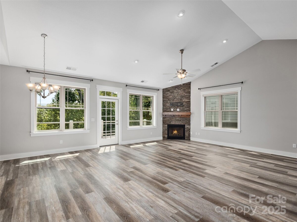 Avery Creek 9 4305400i