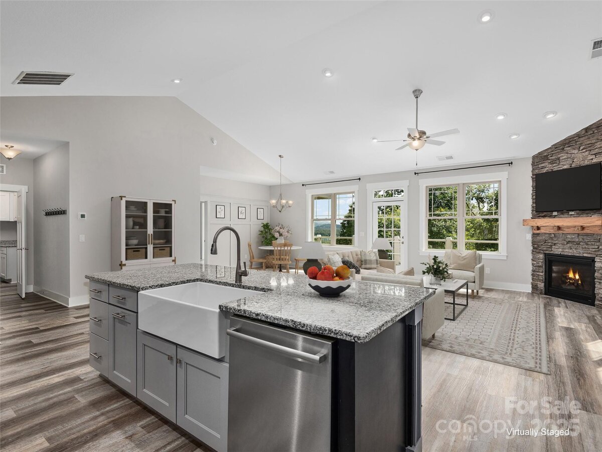 Avery Creek 15 4305400o