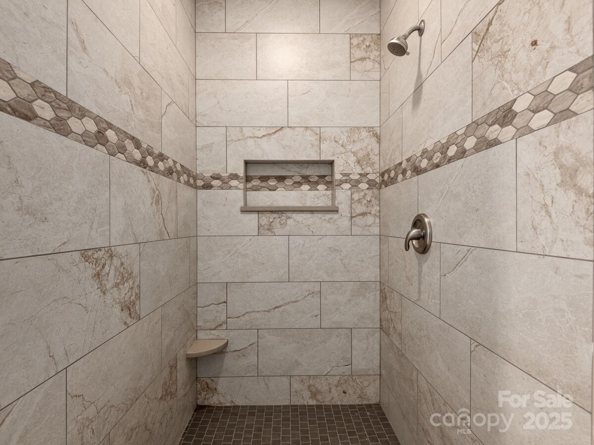 Avery Creek 15 4305639o