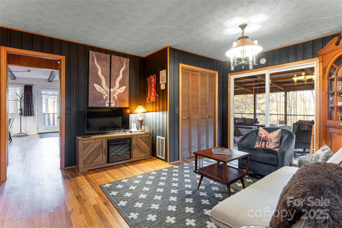 Burnsville 18 4305974r