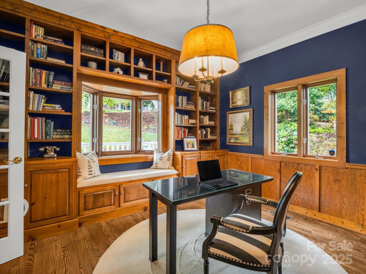 Hendersonville 8 4307162h