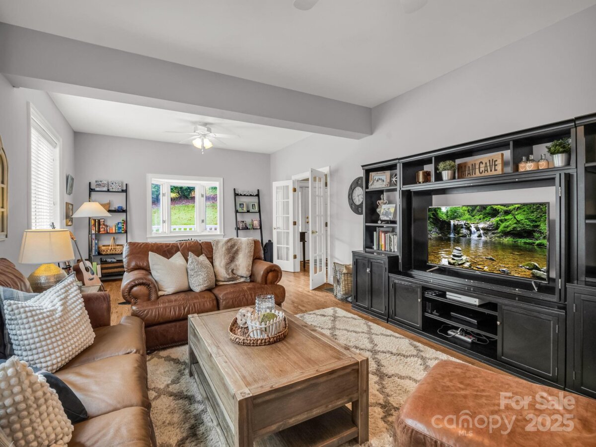 Hendersonville 9 4307162i