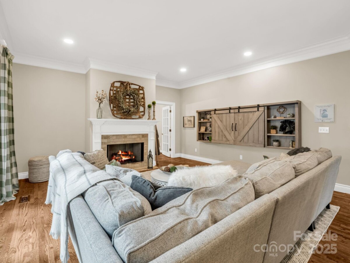 Hendersonville 12 4307162l