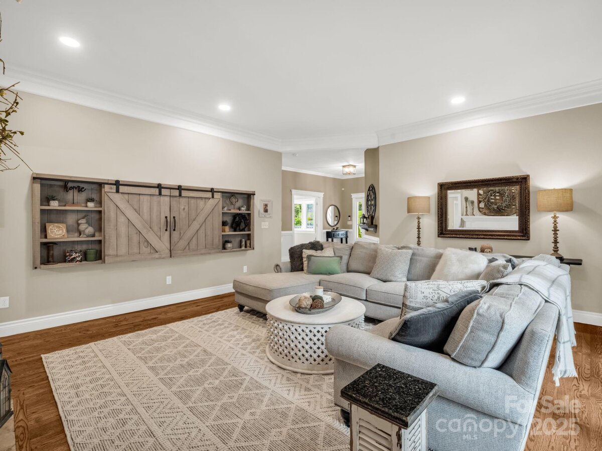 Hendersonville 13 4307162m