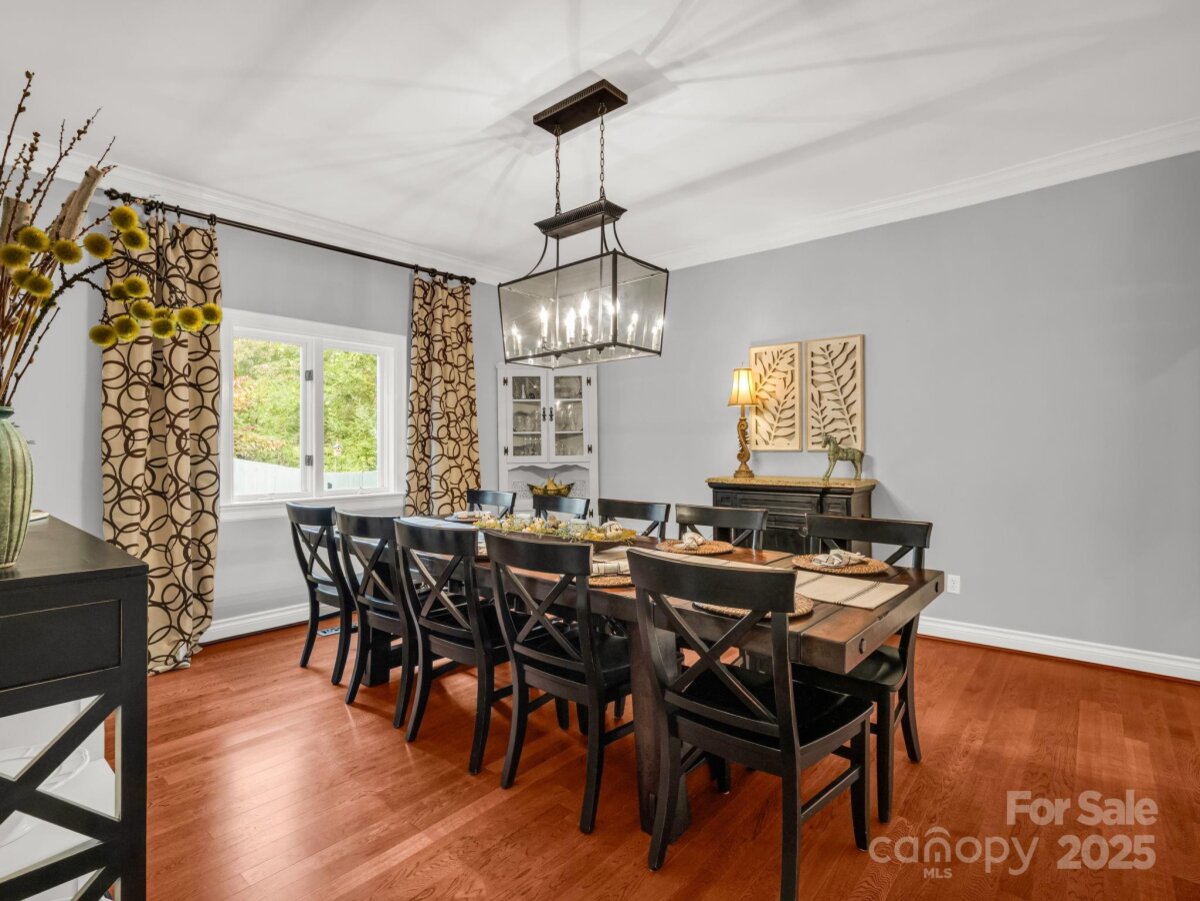 Hendersonville 14 4307162n