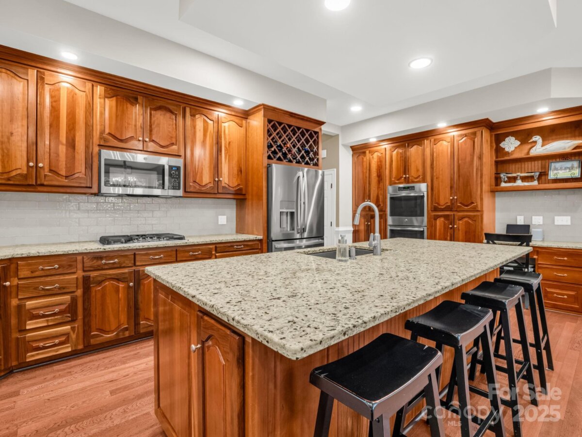 Hendersonville 18 4307162r