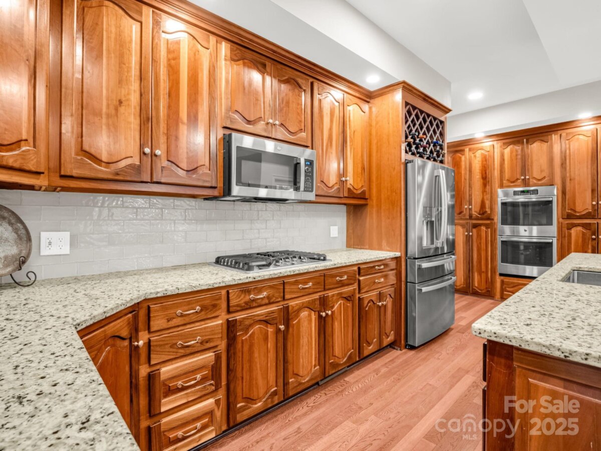 Hendersonville 19 4307162s