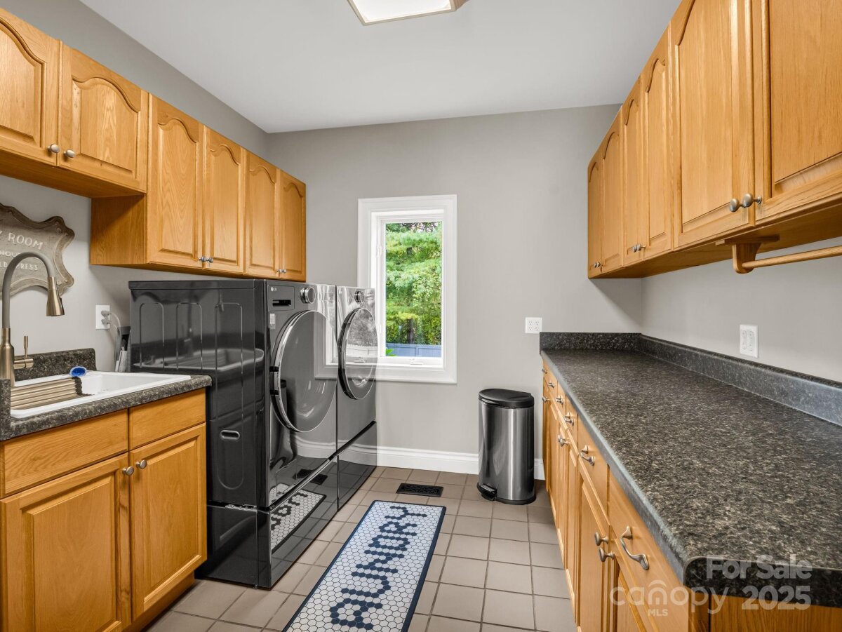 Hendersonville 23 4307162w