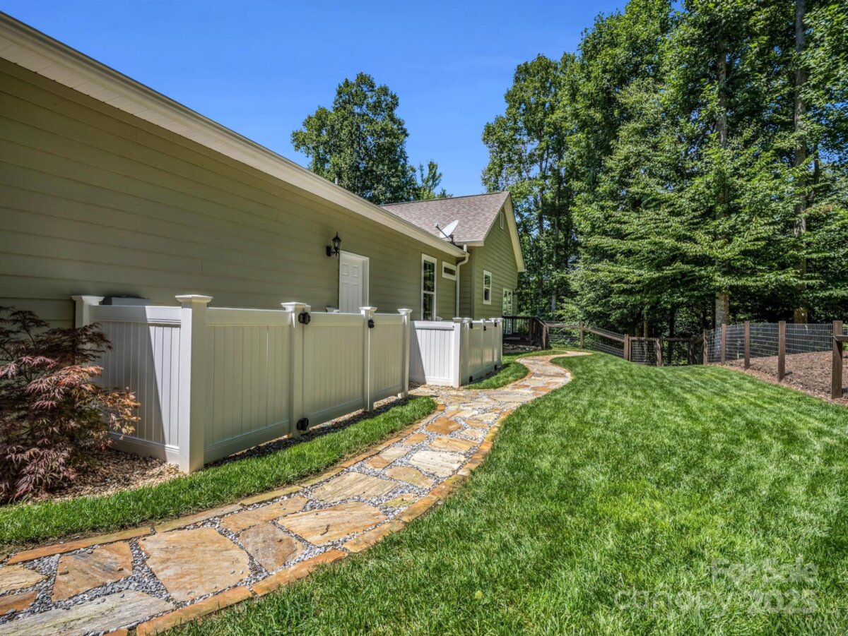 Weaverville 11 4307972k