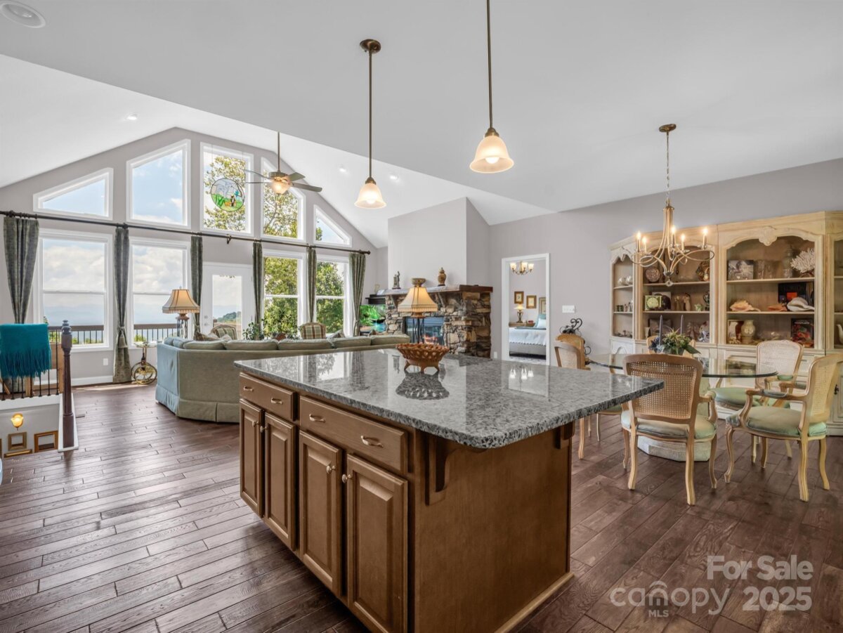 Weaverville 22 4307972v