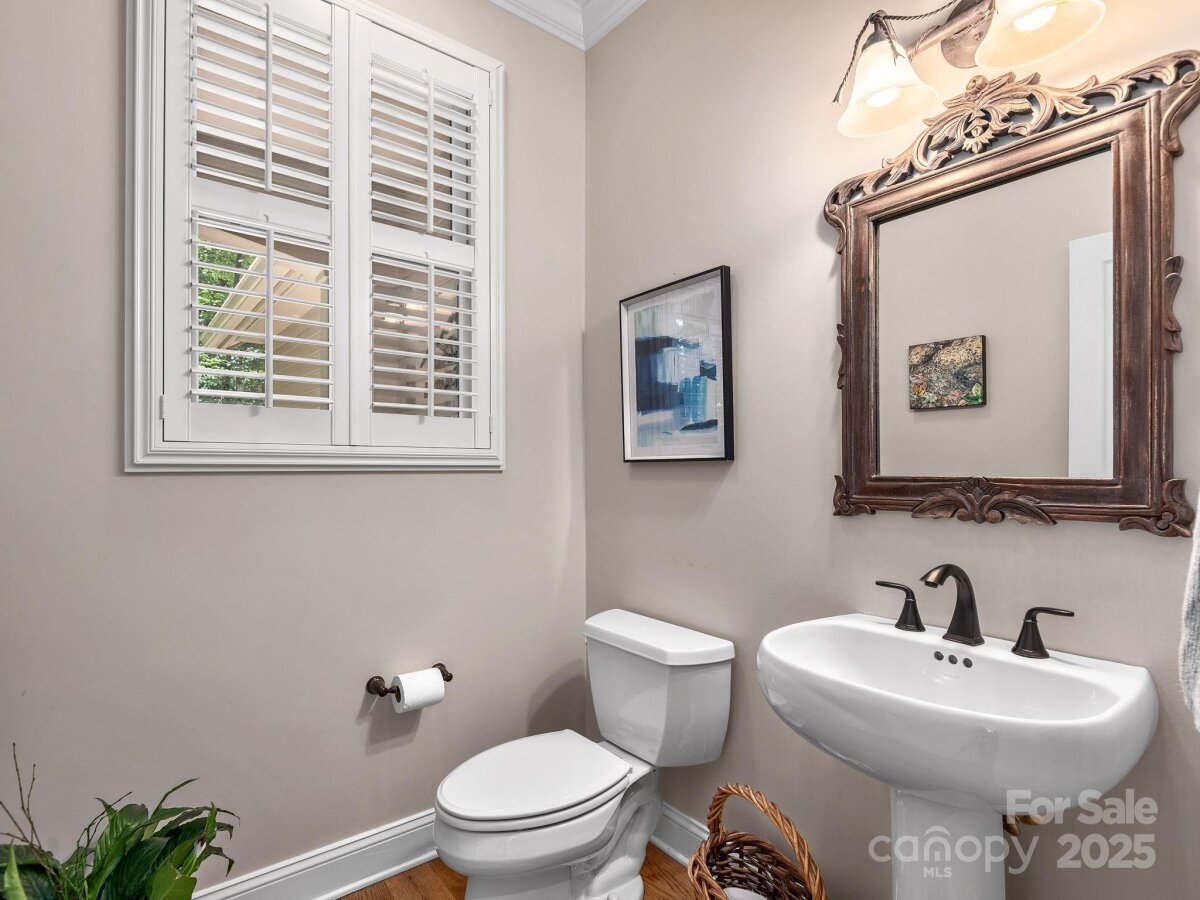 Hendersonville 7 4308602g