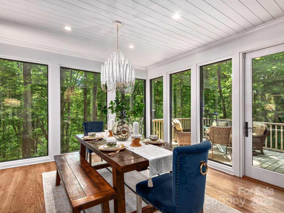 Hendersonville 9 4308602i