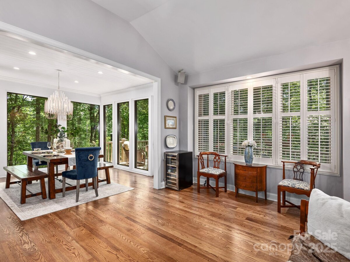 Hendersonville 13 4308602m