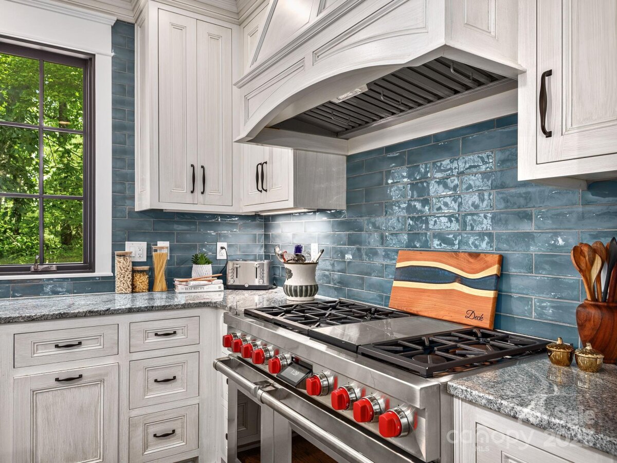 Hendersonville 15 4308602o