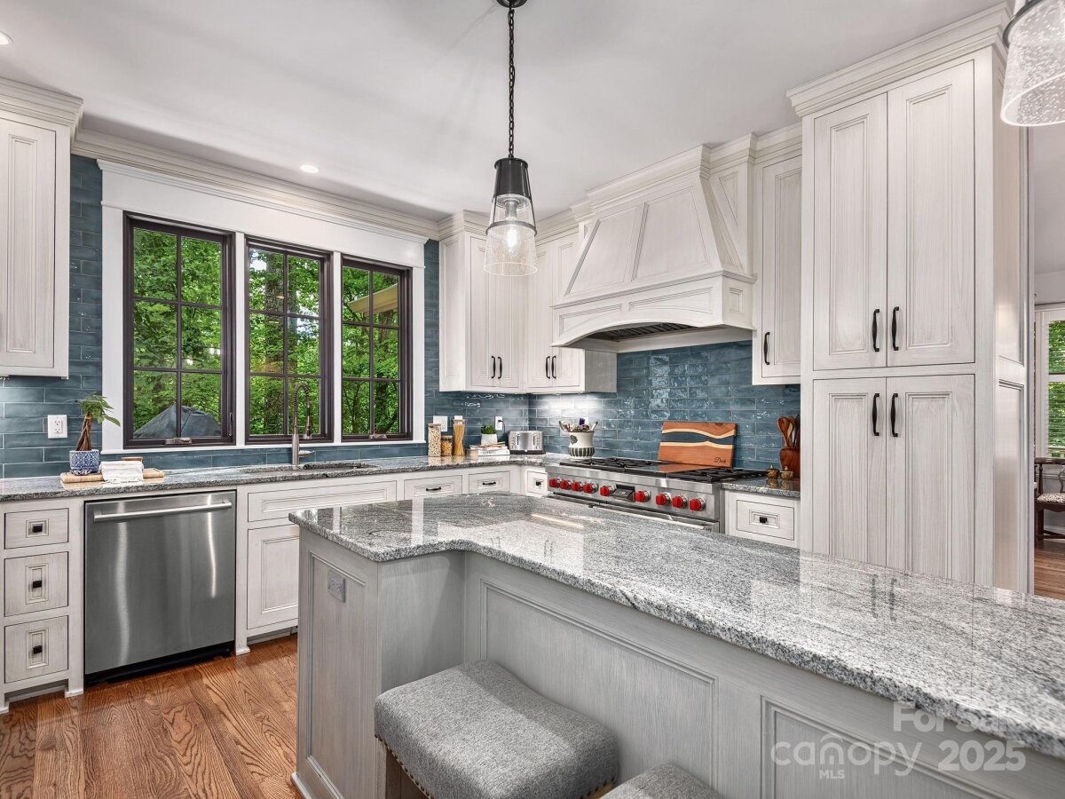 Hendersonville 16 4308602p