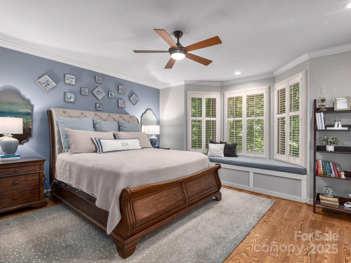 Hendersonville 21 4308602u