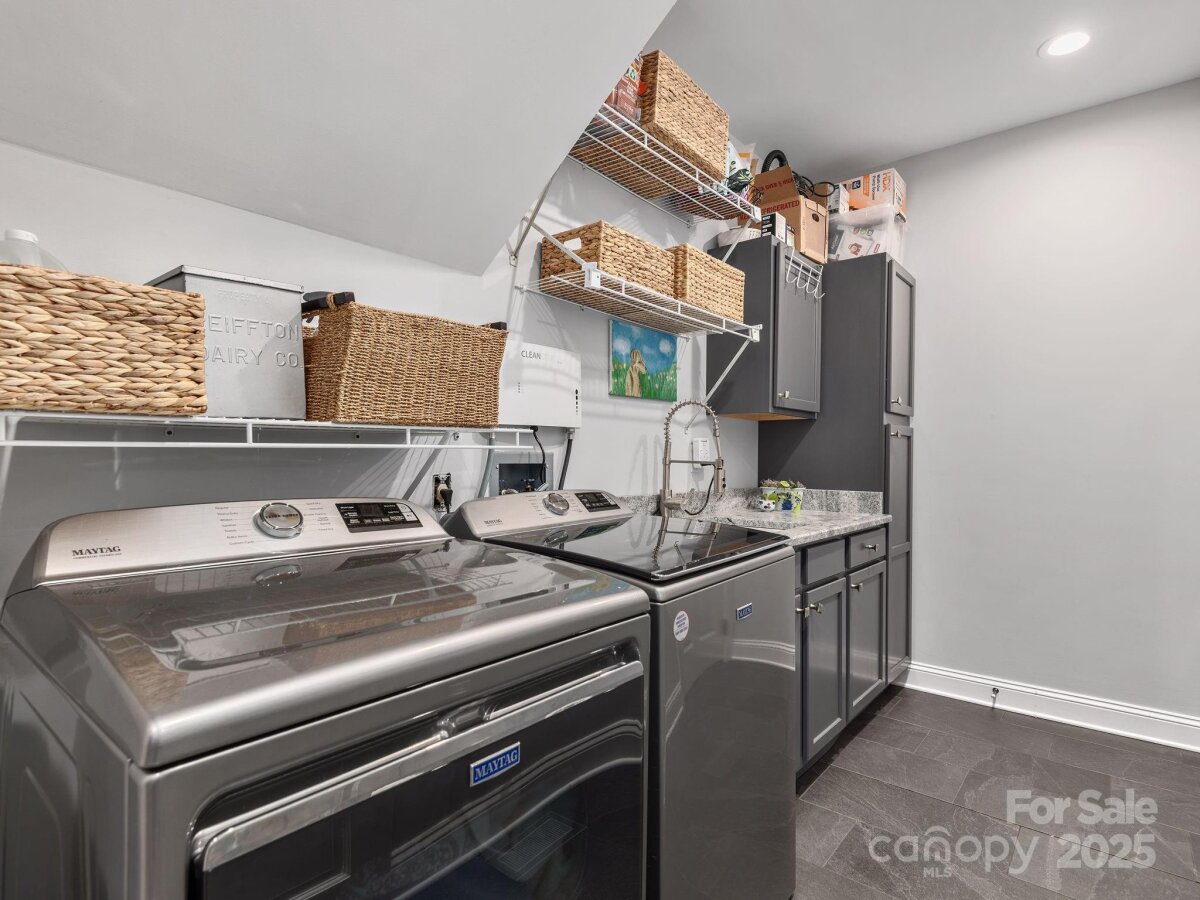 Hendersonville 25 4308602y