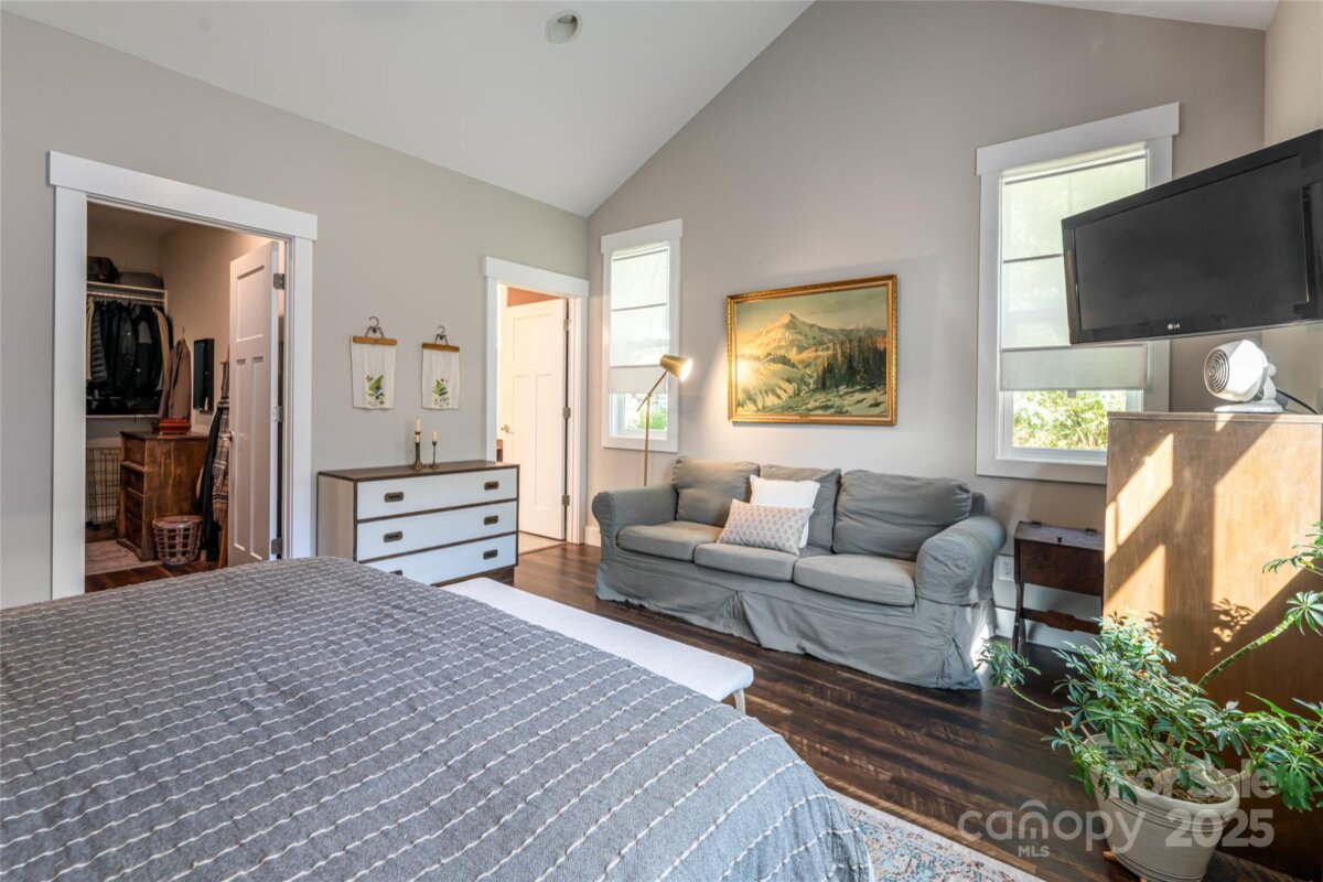 South Asheville 21 4308917u