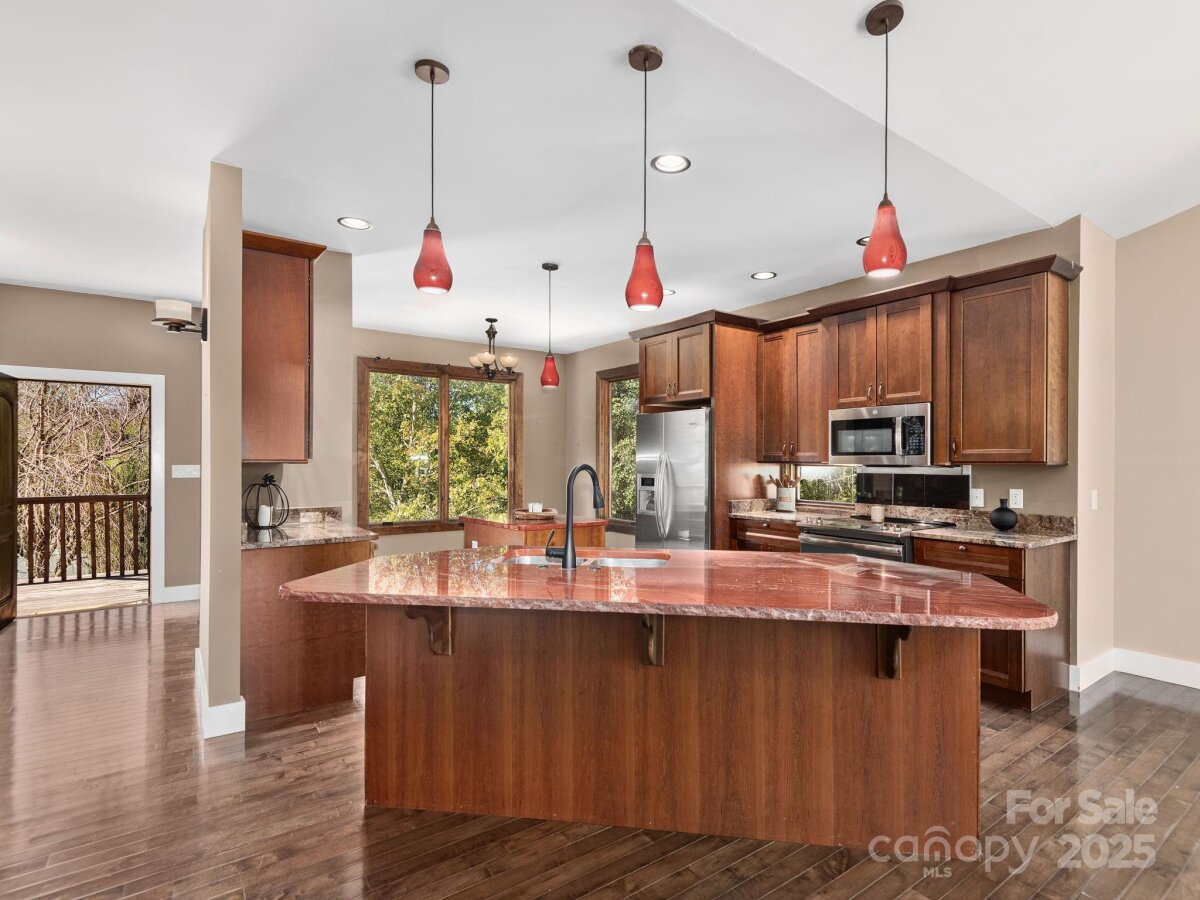 Weaverville 16 4308963p