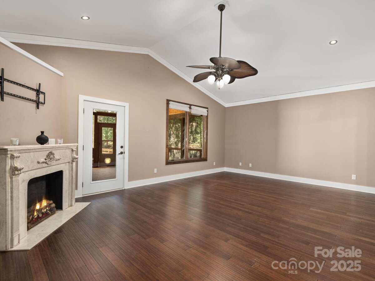 Weaverville 19 4308963s