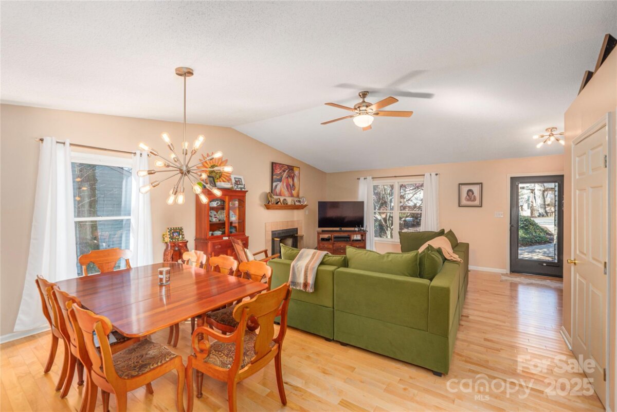 Avery Creek 9 4309868i