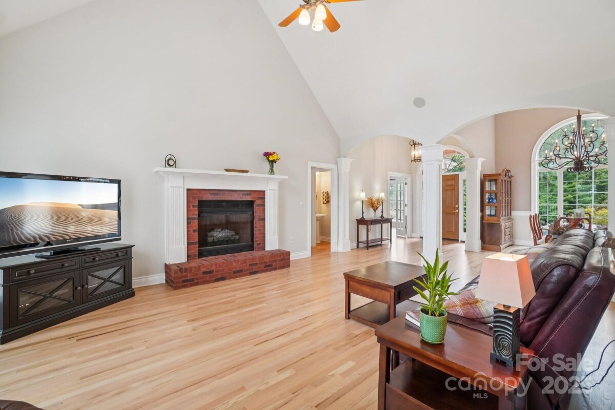 Hendersonville 8 4310812h