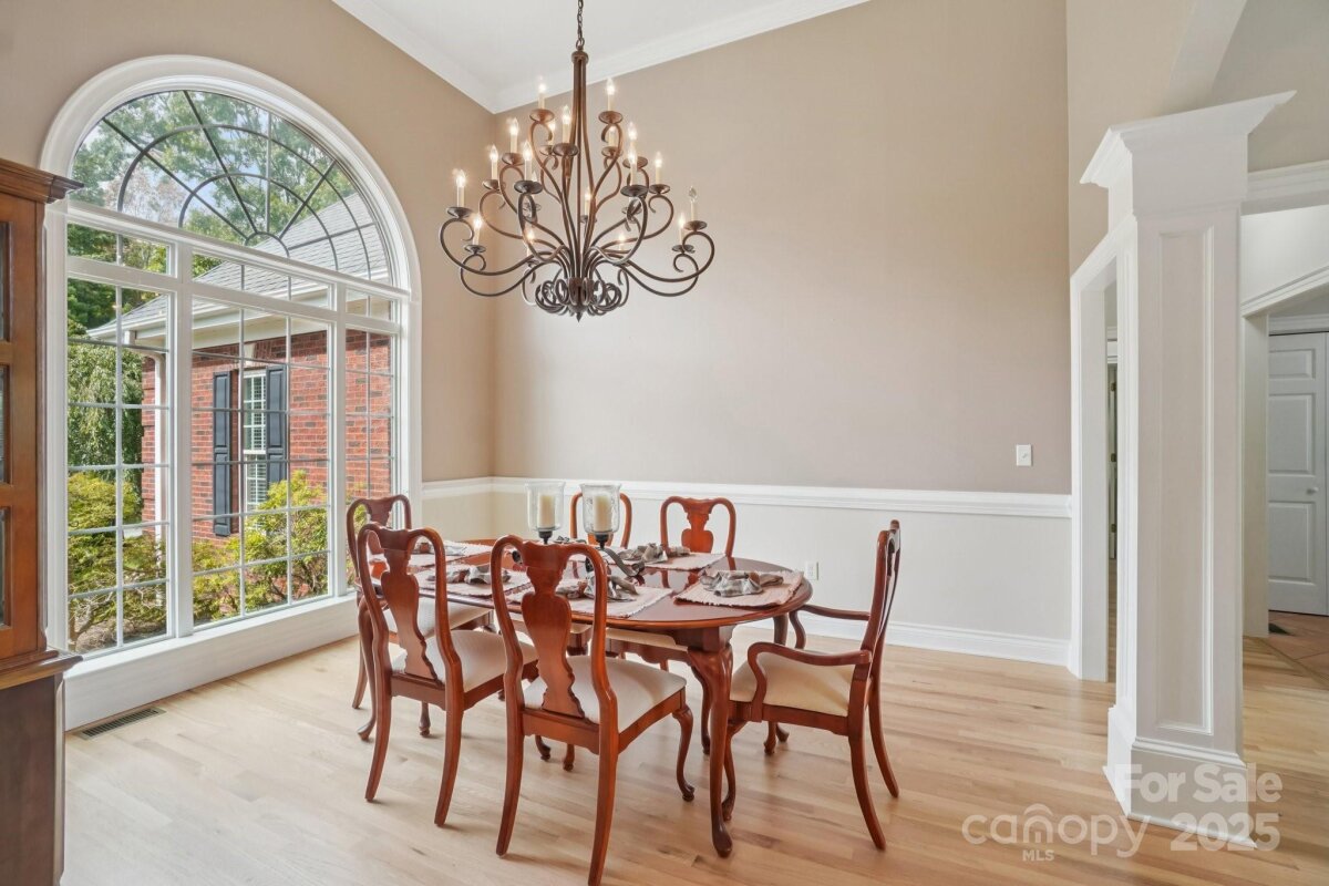 Hendersonville 9 4310812i