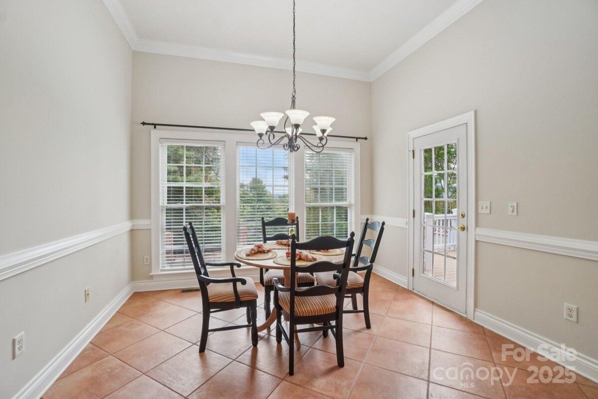 Hendersonville 10 4310812j